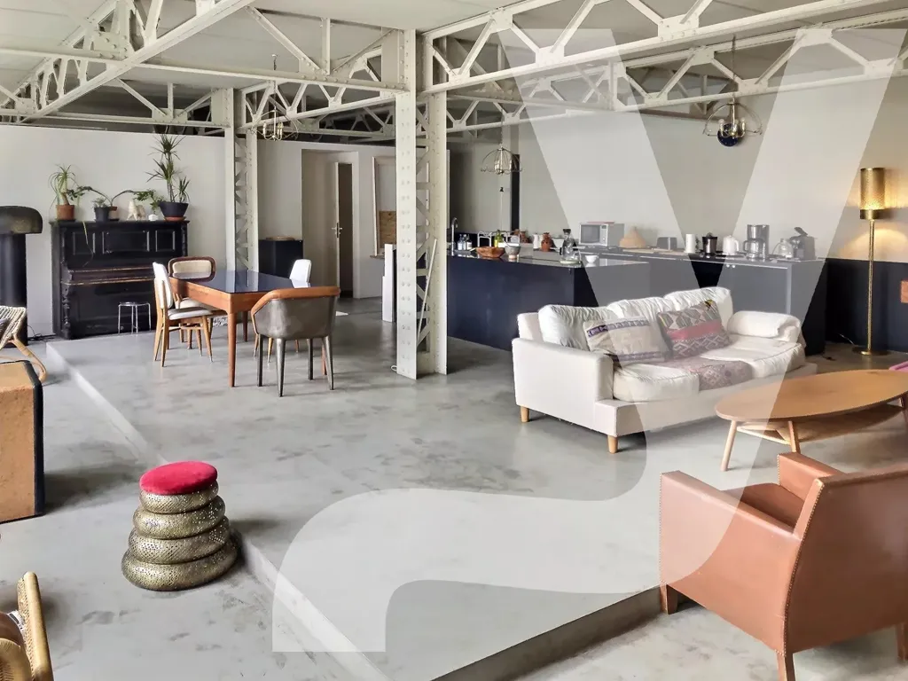 Living Room - Loft with High Ceilings in Bastille, Paris