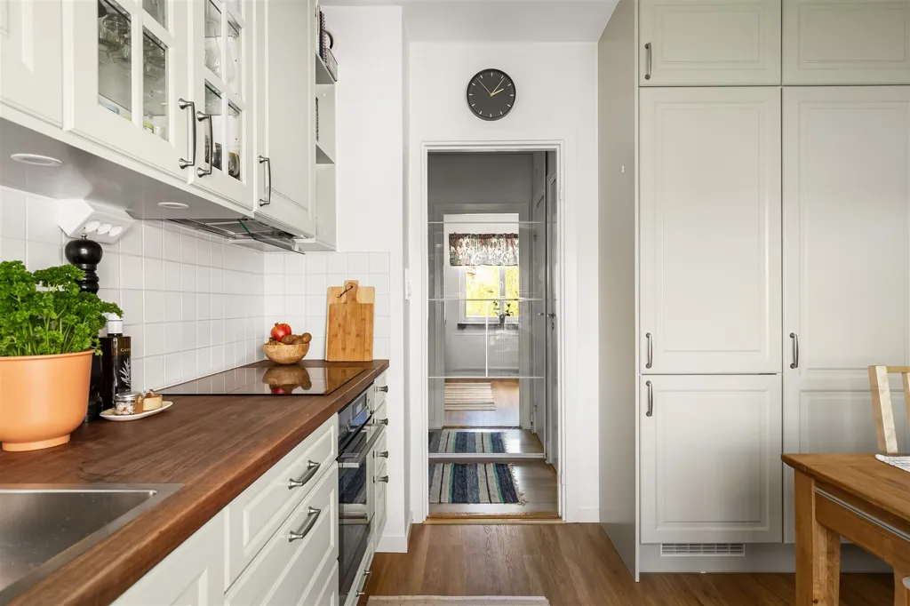 Cuisine - Renovated Flat with South-Facing Balcony in Salabacksgatan
