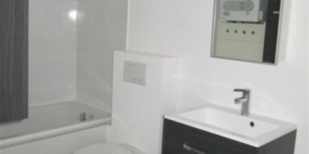 Salles de bain - Appartement avec Parking à Baudour