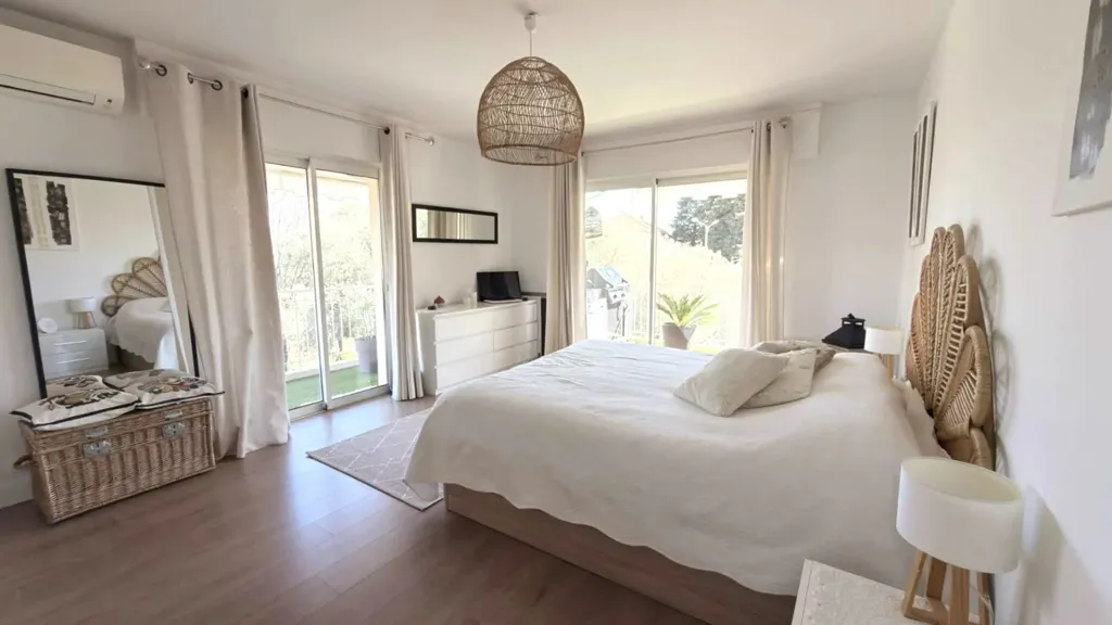 Bedrooms - Luxury Apartment with Terrace in Cap d’Antibes
