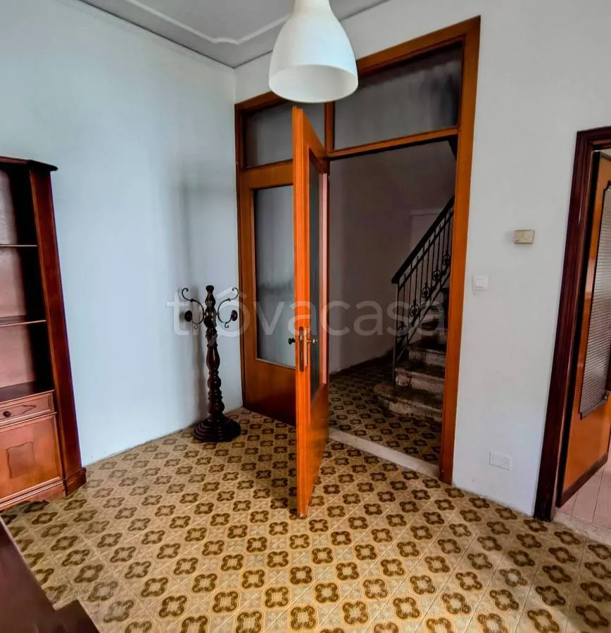 Esik - Characterful Villa to Restore with Garden in Padova