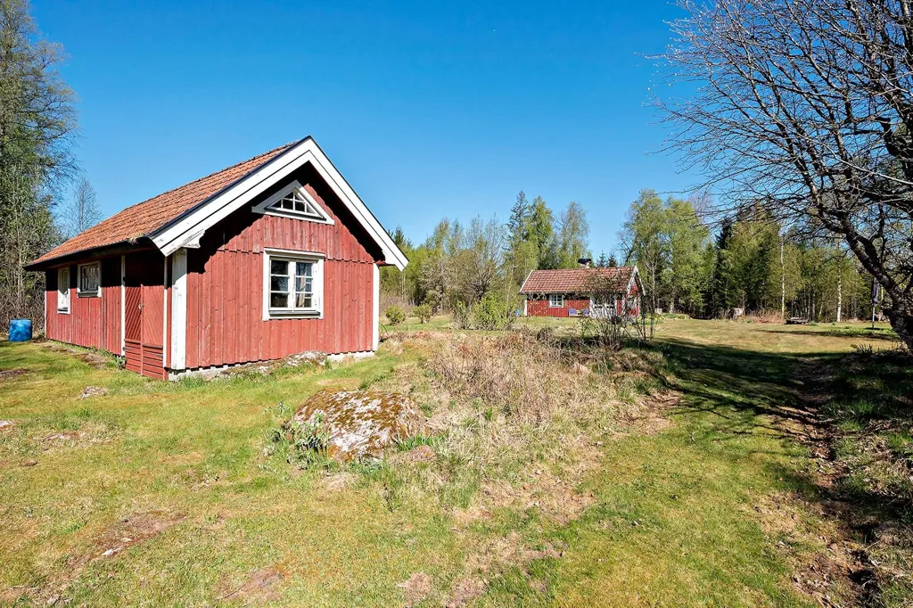 Välivaade - Traditional Cottage by Lake in Hillared
