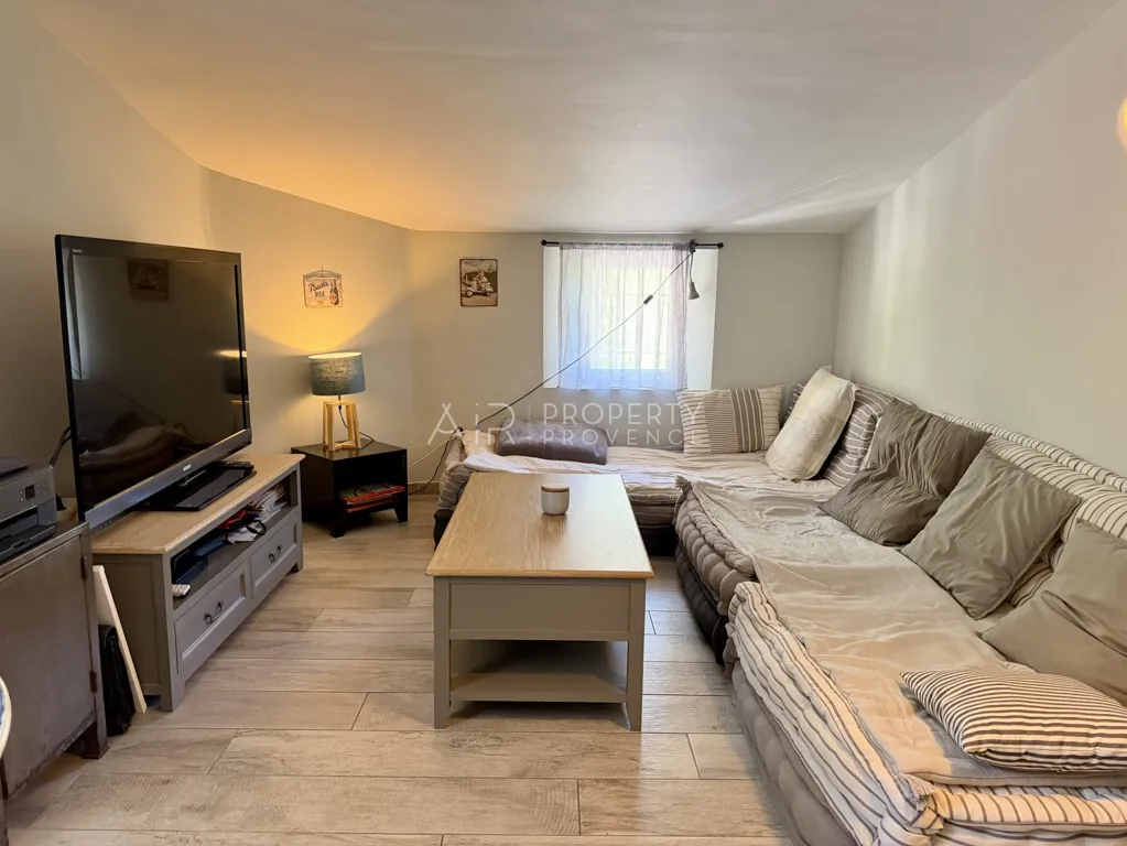 Séjour - Maison Rénovée avec Piscine à Lourmarin