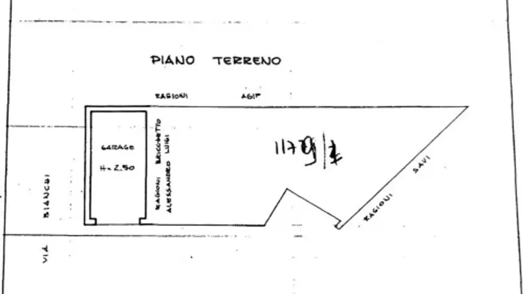 Plaan - Renovated Apartment with View in Piacenza