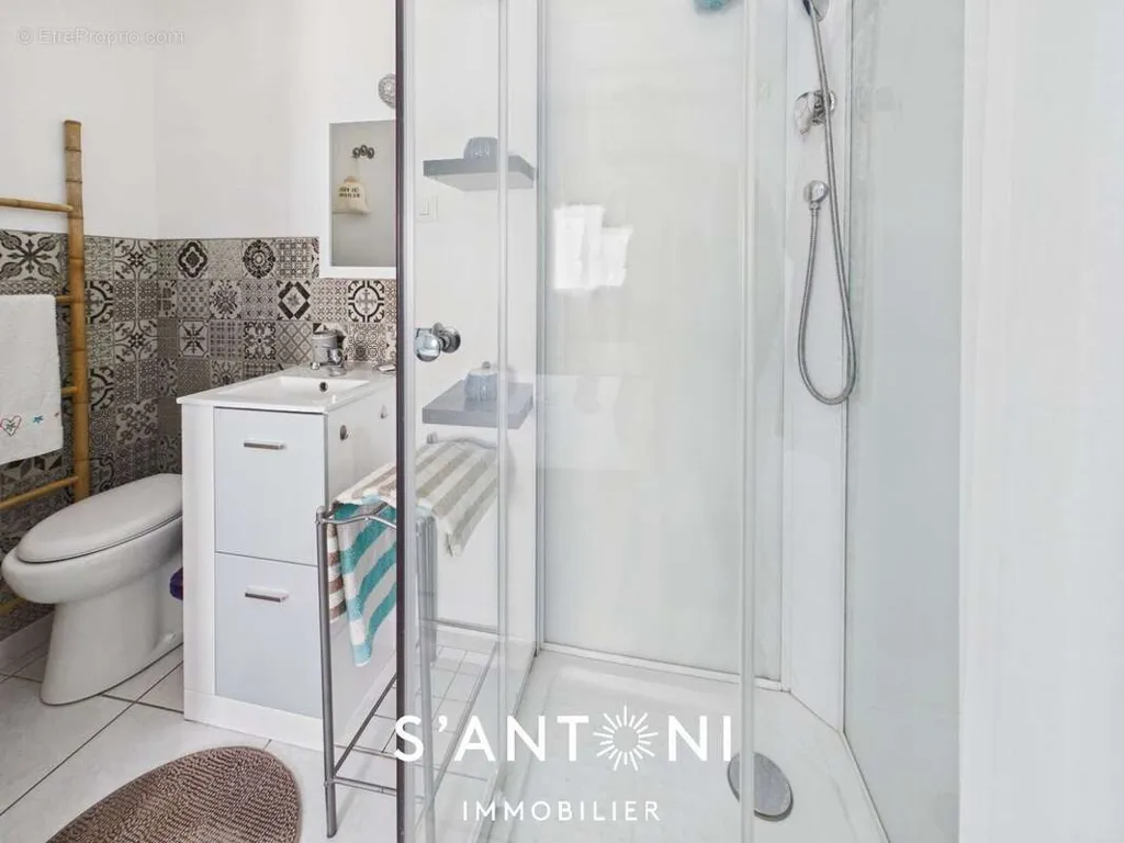 Salles de bain - Villa 3 Chambres avec Grande Terrasse près de la Plage