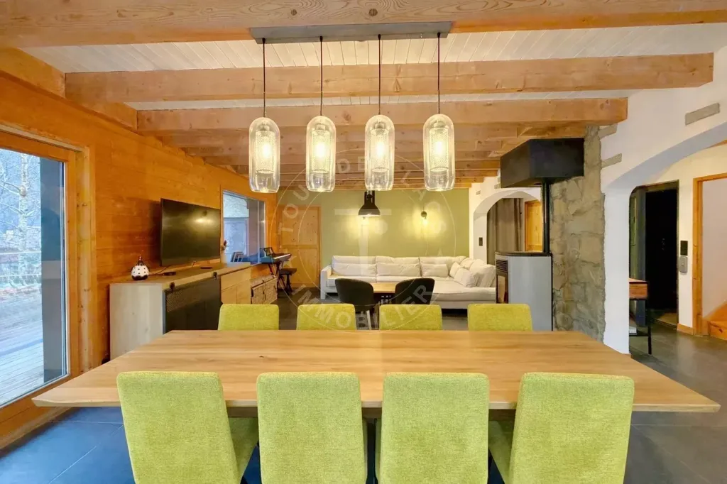Salle à manger - Chalet Luxueux avec Vue Montagne à Thônes