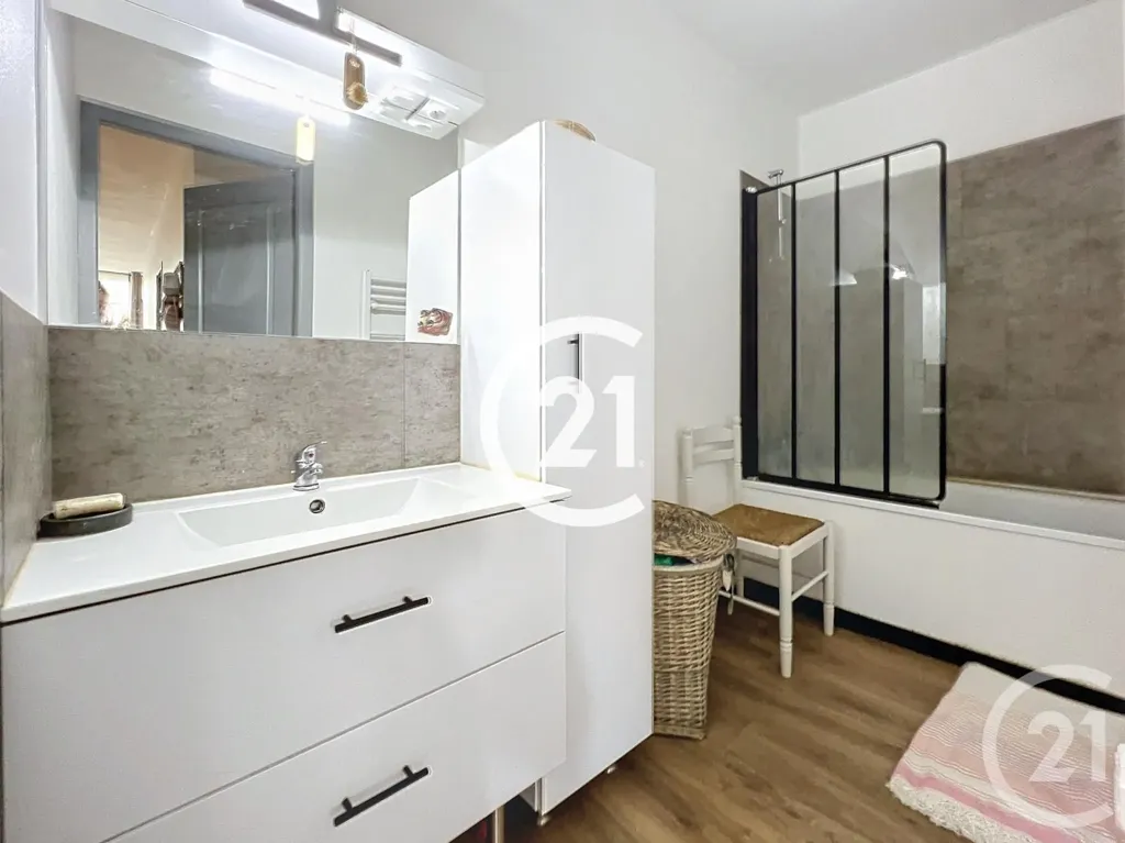 Salles de bain - Appartement F3 avec Chauffage Individuel à Cognac