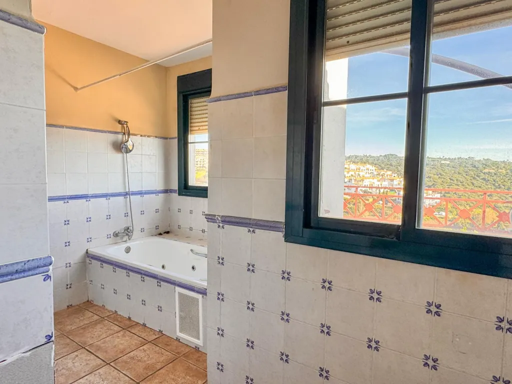 Salles de bain - Penthouse with Sea Views in La Alcaidesa