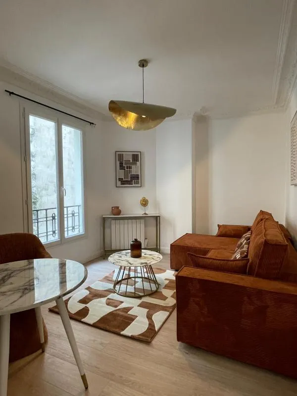 Elutuba - Studio with Balcony in Paris 18th