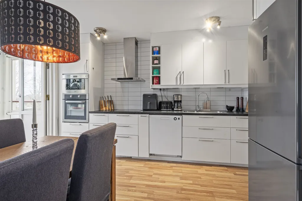 Salle à manger - Bright Two-Bedroom Apartment on Havstenavägen