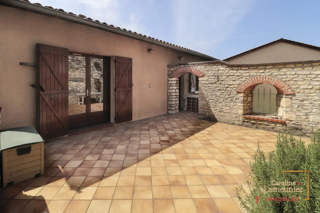 Aed - Traditional House with Terrace in Anse