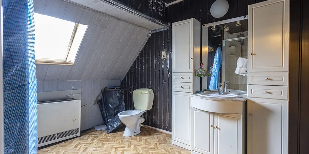 Vannitoad - Renovatable Terraced House with Garden in Mortsel