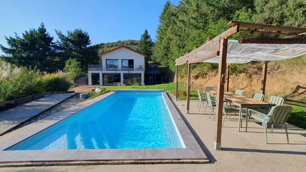 Piscine - Maison de Luxe avec Piscine à Cordelle