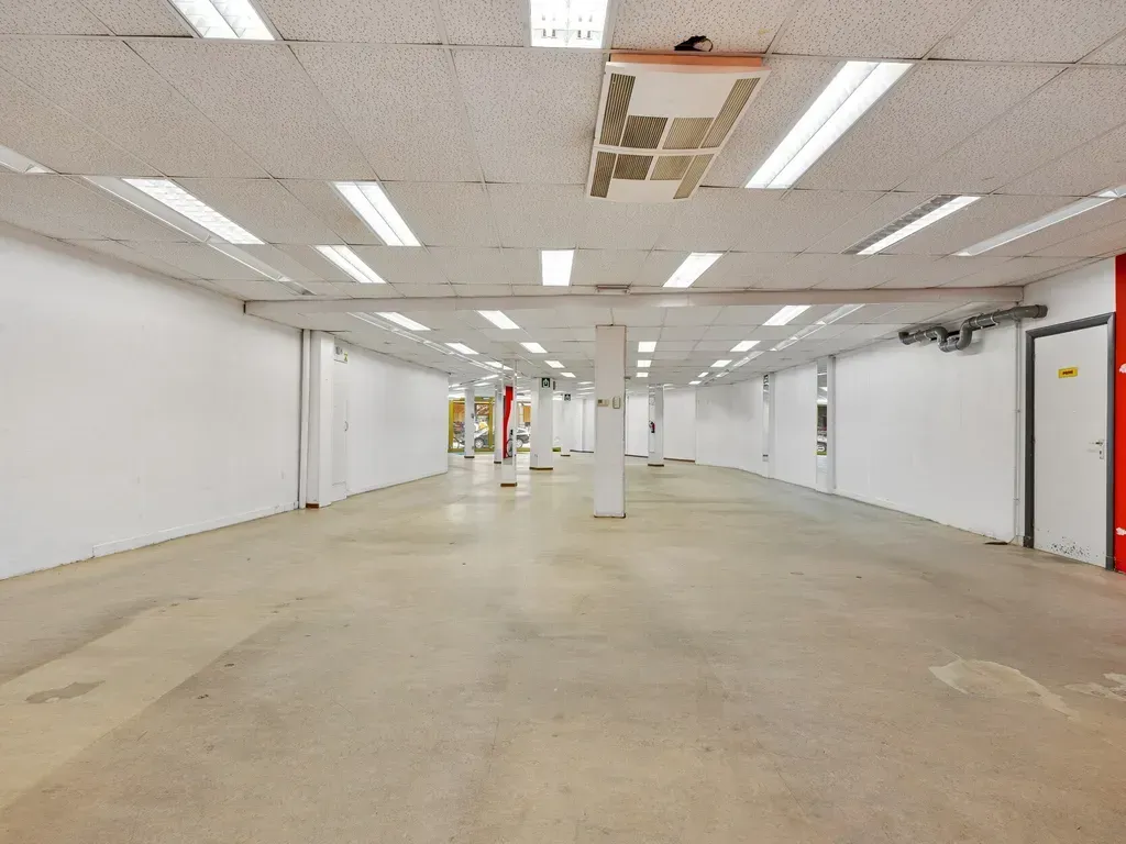 Pièces - Commerce avec Magasin dans le Centre de Lommel
