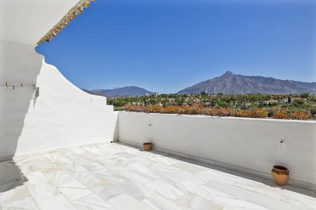 Terrace - Luxury Townhouse with Pool in Marbella