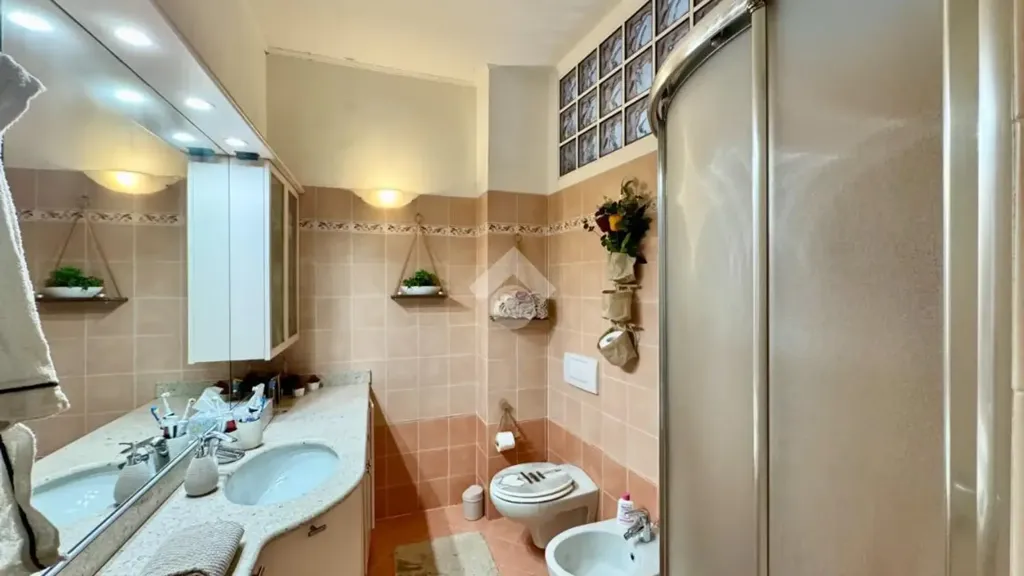 Salles de bain - Quadrilocale with Sea View Balcony in Noli