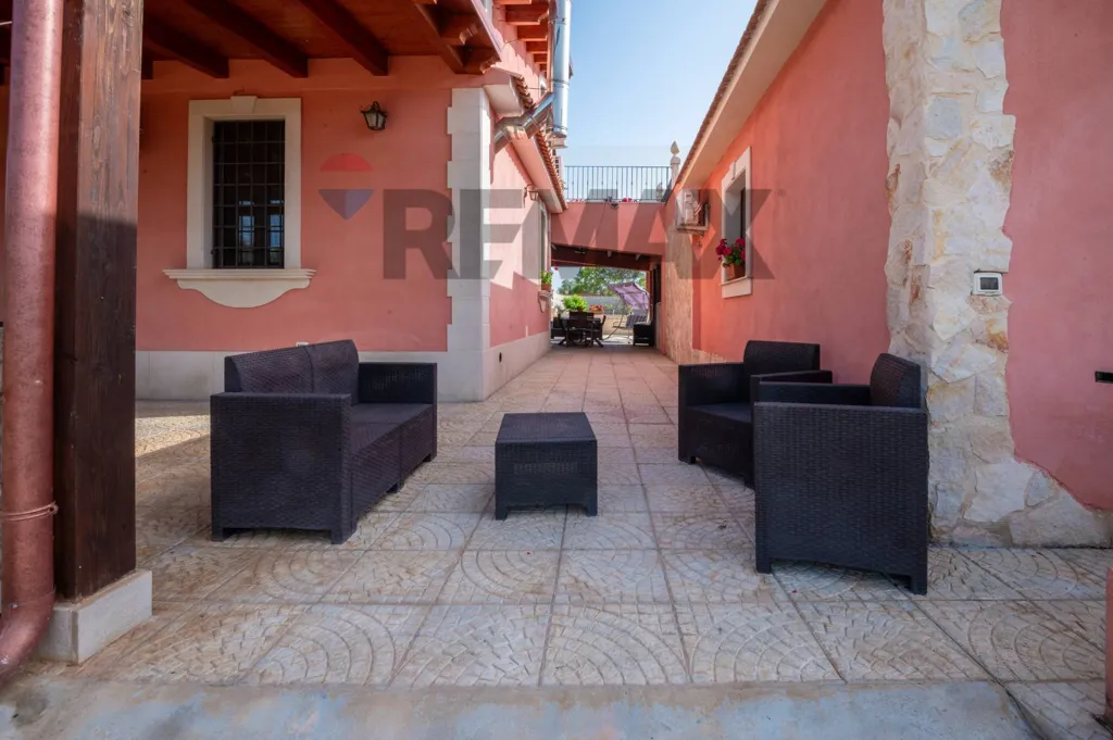 Jardin - Rearranged Villa with Garden in Avola