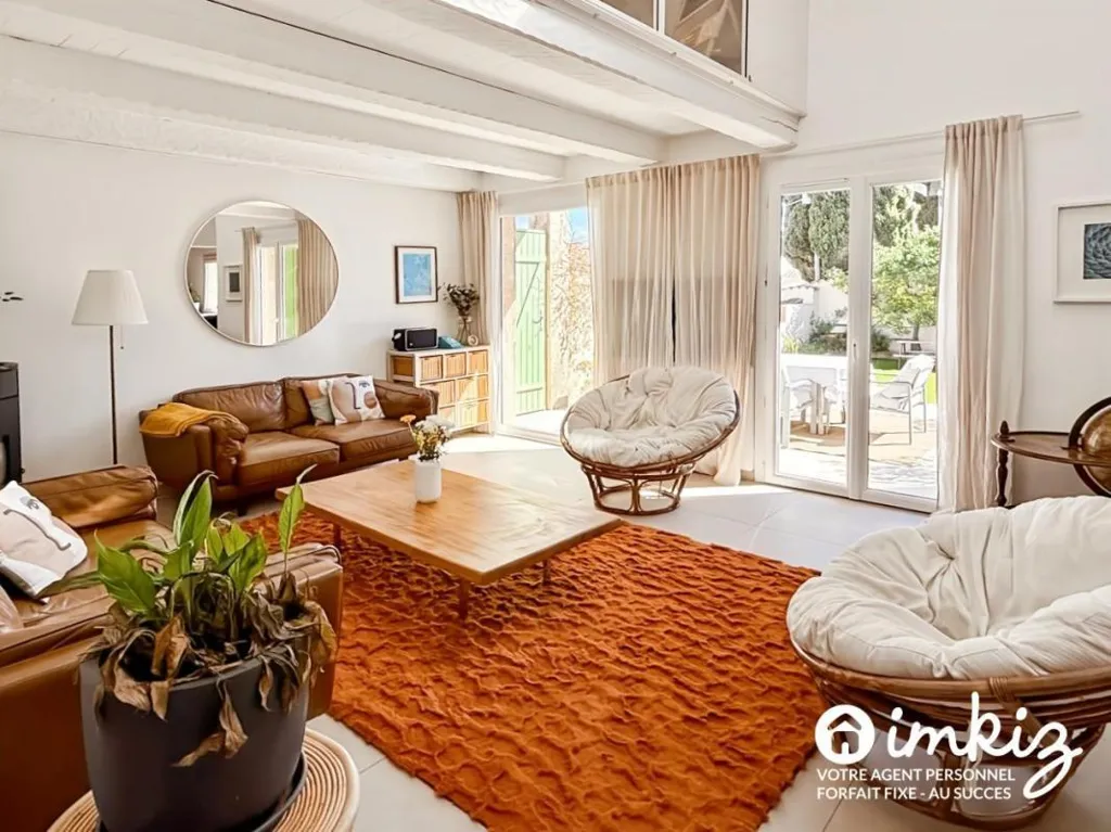 Séjour - Maison avec Piscine et Garage à Marseille 12e