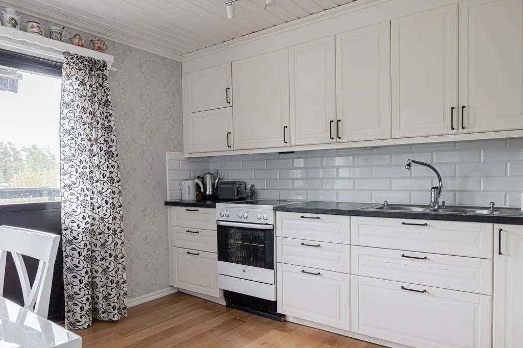 Kitchen - Sutteräng Villa with Balcony in Västmanland