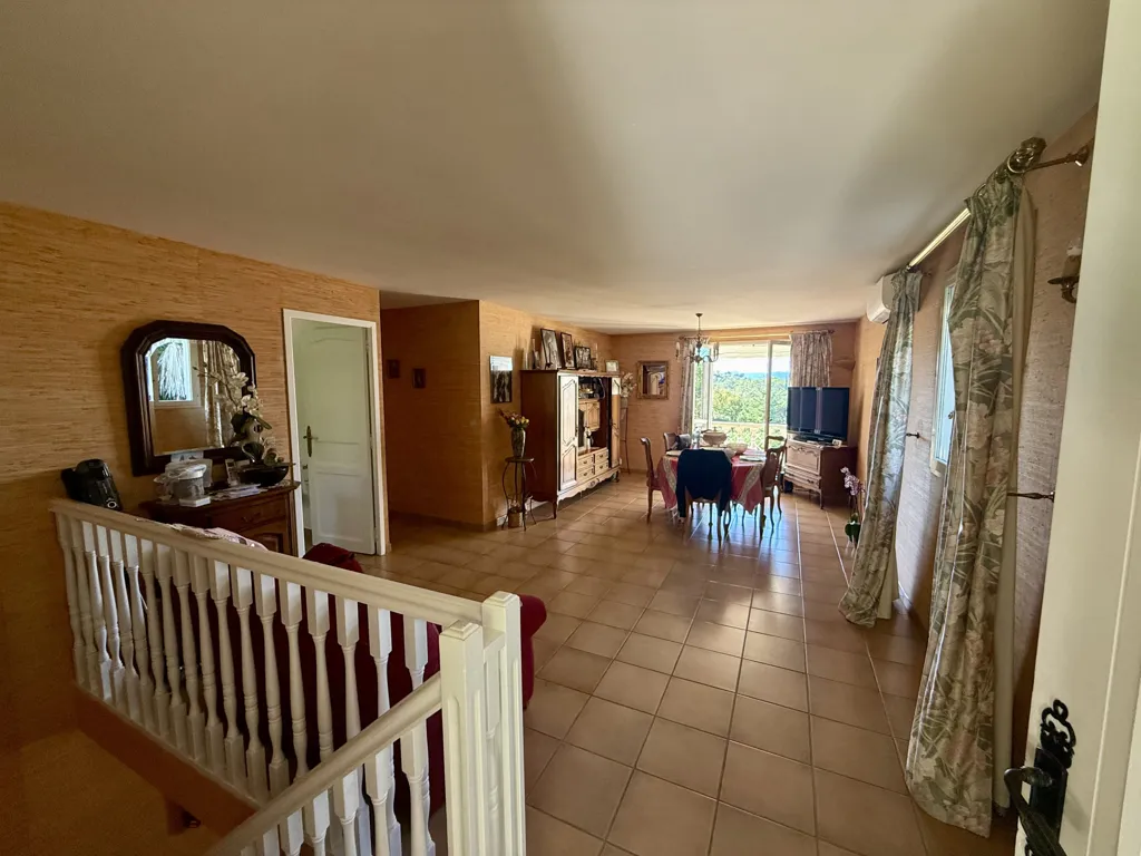 Salle à manger - Villa avec Piscine sur Valescure à Saint-Raphaël