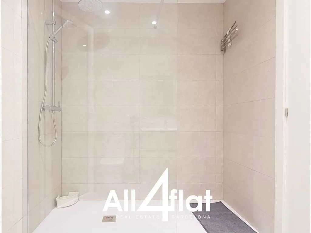 Salles de bain - Furnished Flat with Balcony in El Raval
