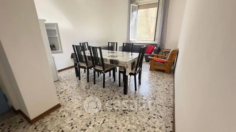 Salle à manger - Four-Bedroom Apartment with High Ceilings in Parma