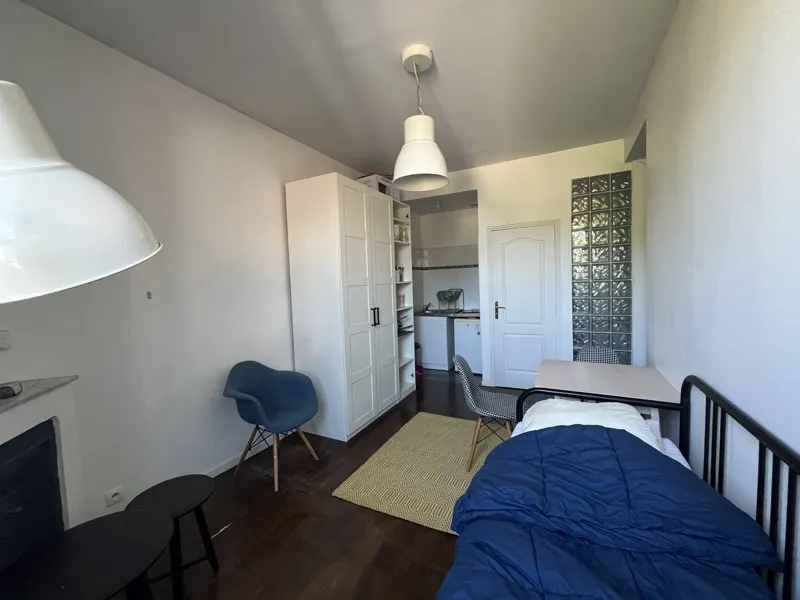 Chambres - Studio Rénové avec Exposition Est dans Copropriété