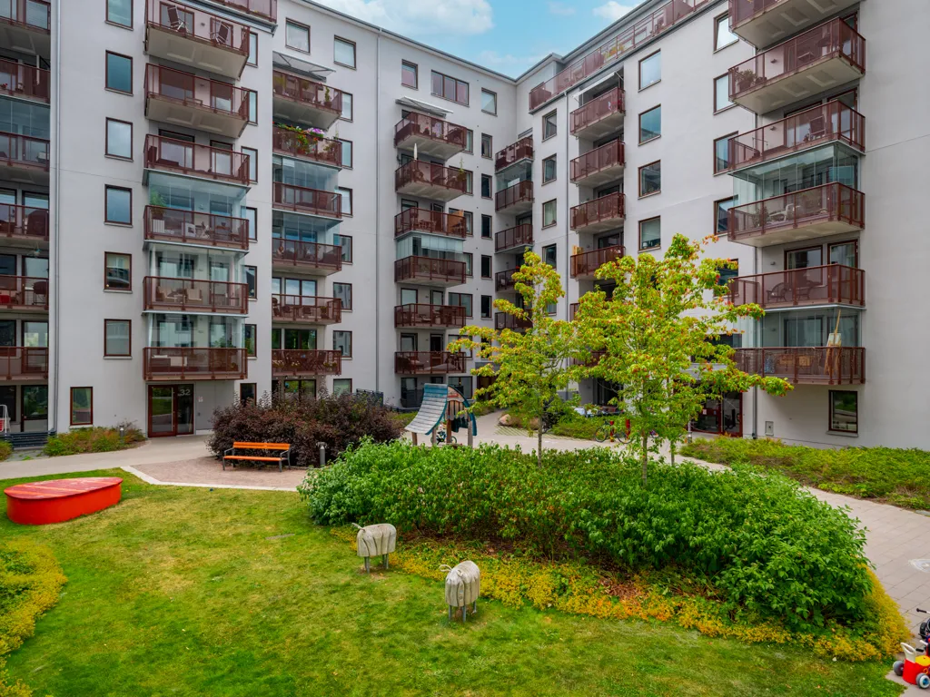 Jardin - Apartment with Large Balcony in Täby