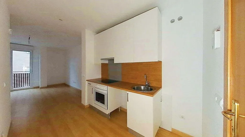 Cuisine - Studio with Balcony in Valdeacederas