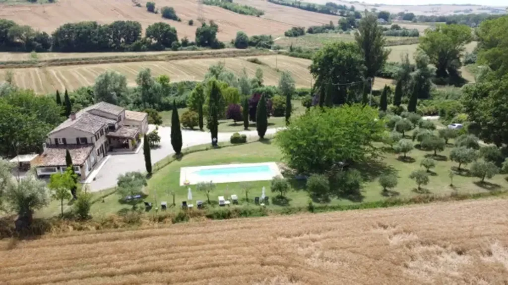 Õhuvaade - Rustic Casale with Pool in San Costanzo