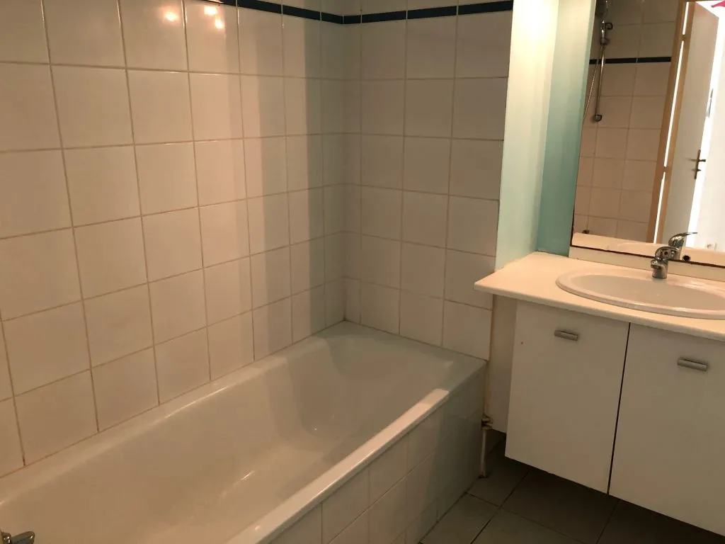 Bagni - Two-Room Apartment with Parking in Residence