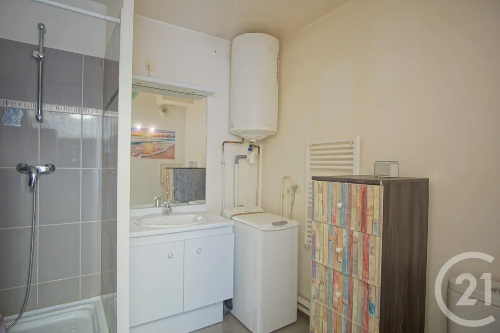 Vannitoad - Studio with Balcony in Choisy-le-Roi