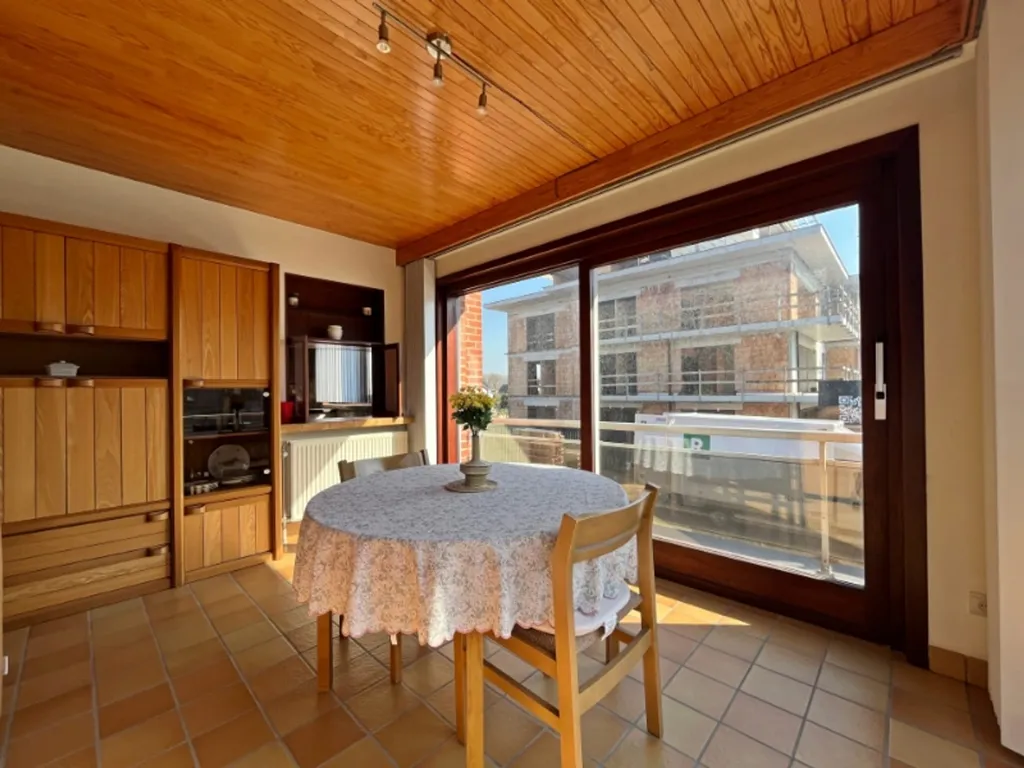 Salle à manger - Appartement de rez-de-jardin avec parking double à Oostduinkerke-Bad