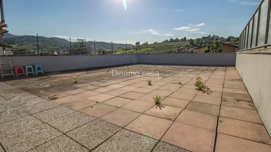 Terrasse - Apartment with Industrial Warehouse in Carmignano