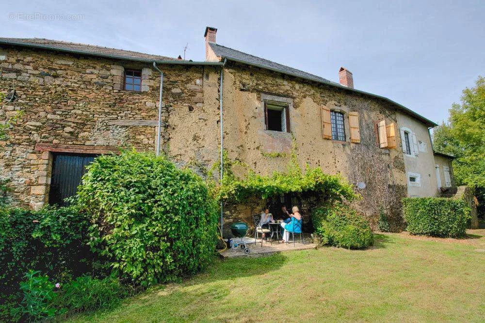 Välivaade - Renovated Stone House with Pool near Objat