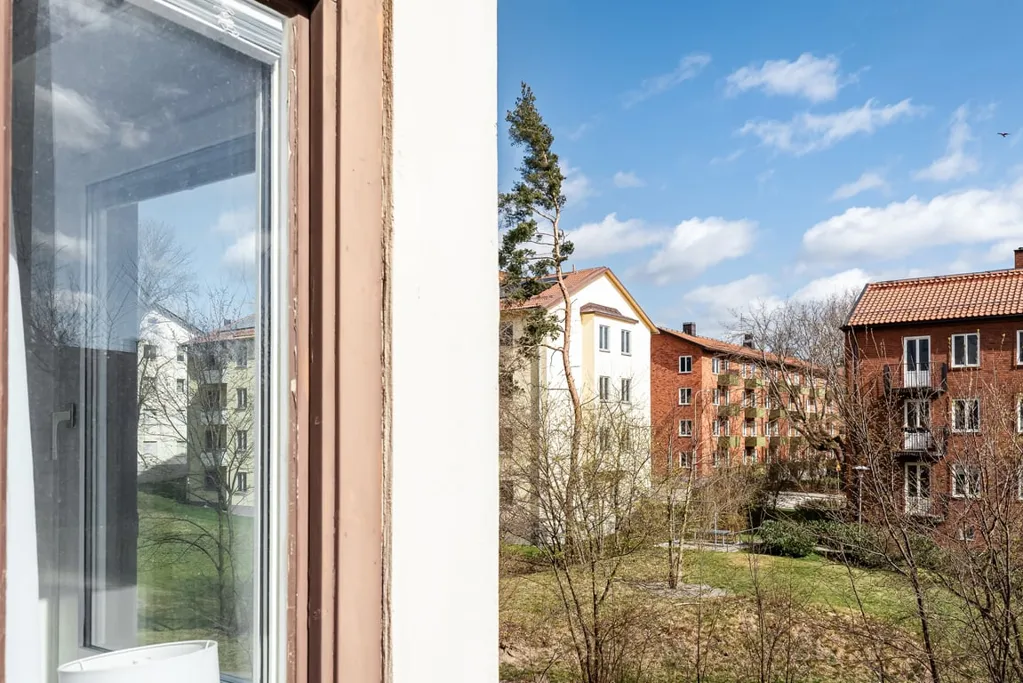 Balcon - Funkis Flat with South-Facing Balcony in Stockholm