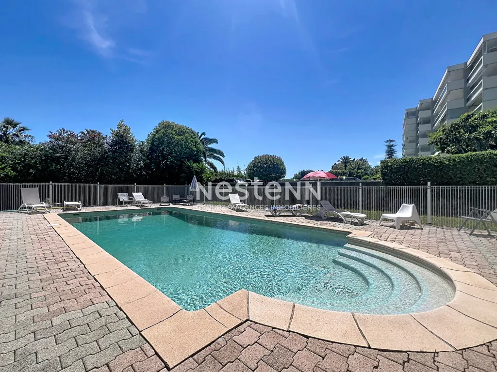 Piscine - Studio avec Terrasse et Piscine à Golfe Juan