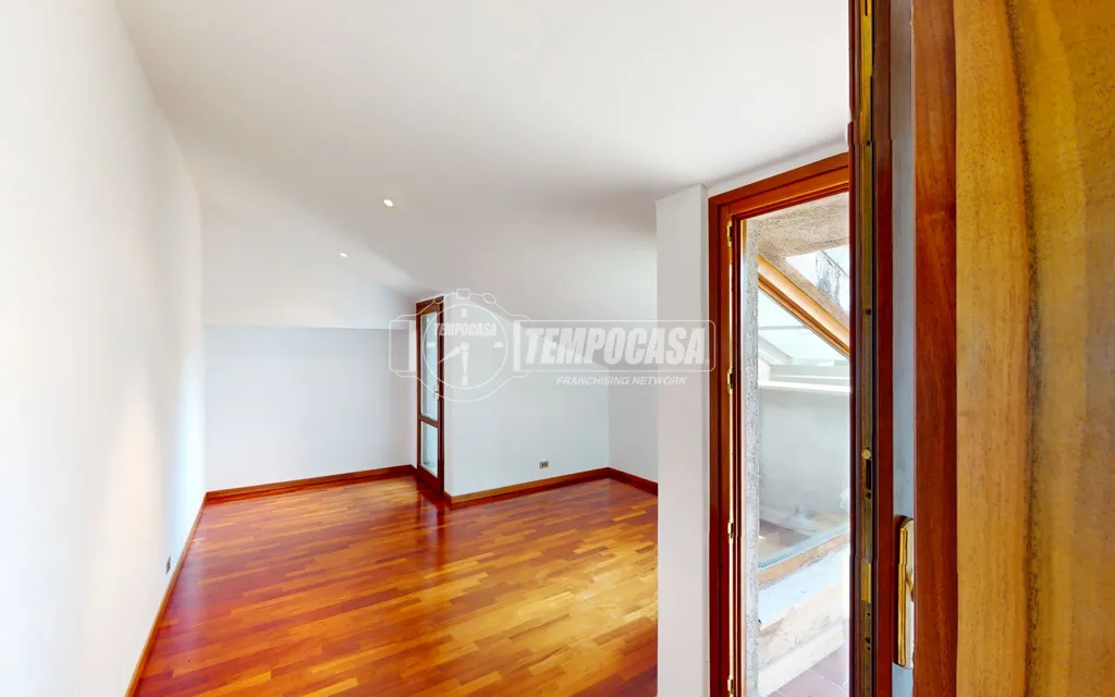Pièces - Elegant Villa with Two Units in Camerata Picena