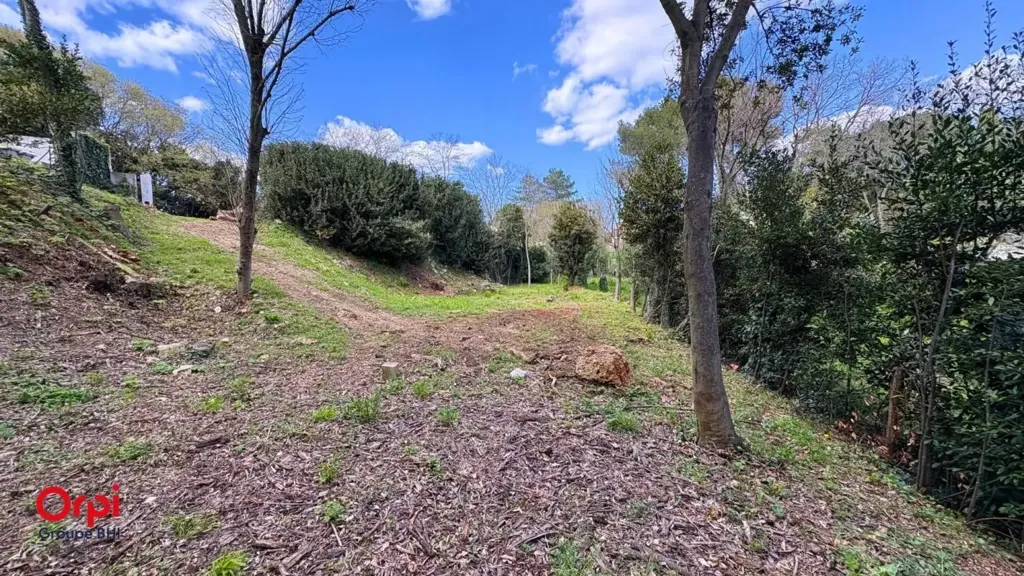 Garden - Constructible Plot with Water Access in Montpezat