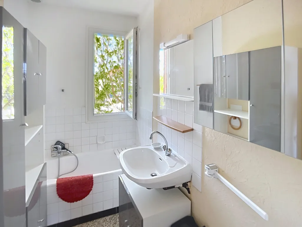 Bathrooms - House with Garden in Chavanoz