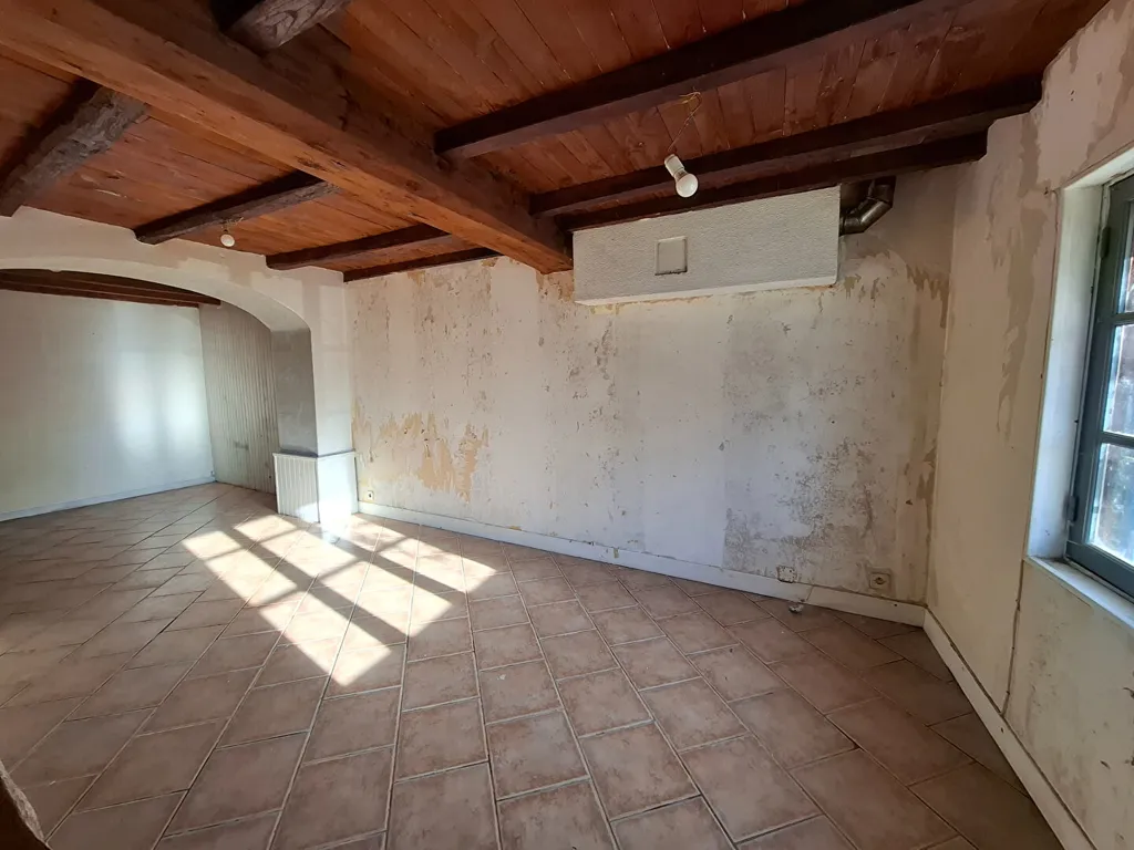 Pièces - Maison à Rafraîchir avec Cour à Courcelles
