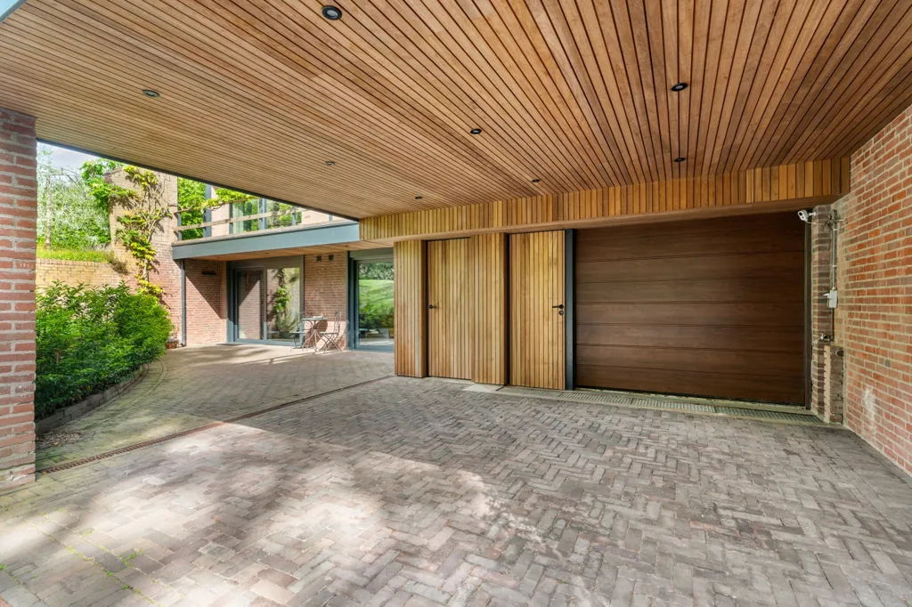 Garaaž - Fully Renovated Villa with Pool in Nijmegen