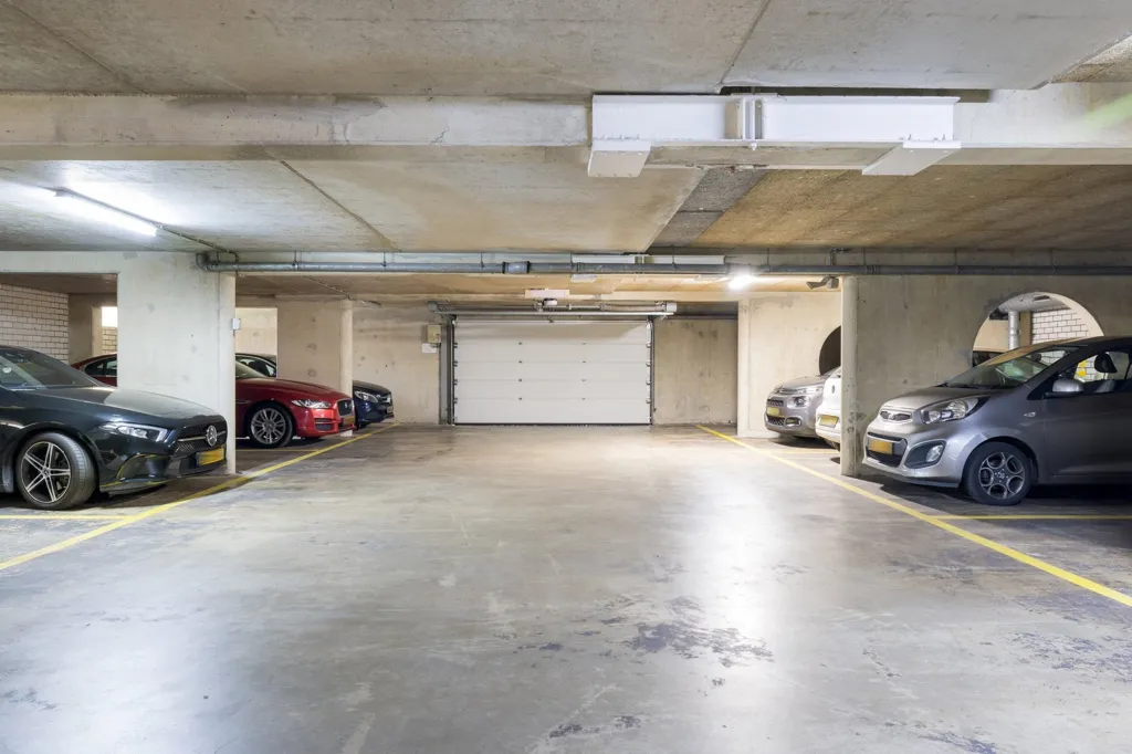 Garage - Galerie Flat with Terrace in Eindhoven Centre