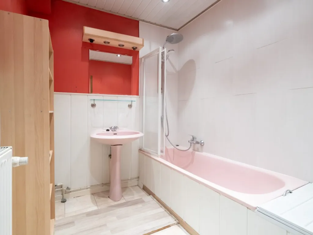 Salles de bain - Maison avec Gîte et Studio à Herbeumont