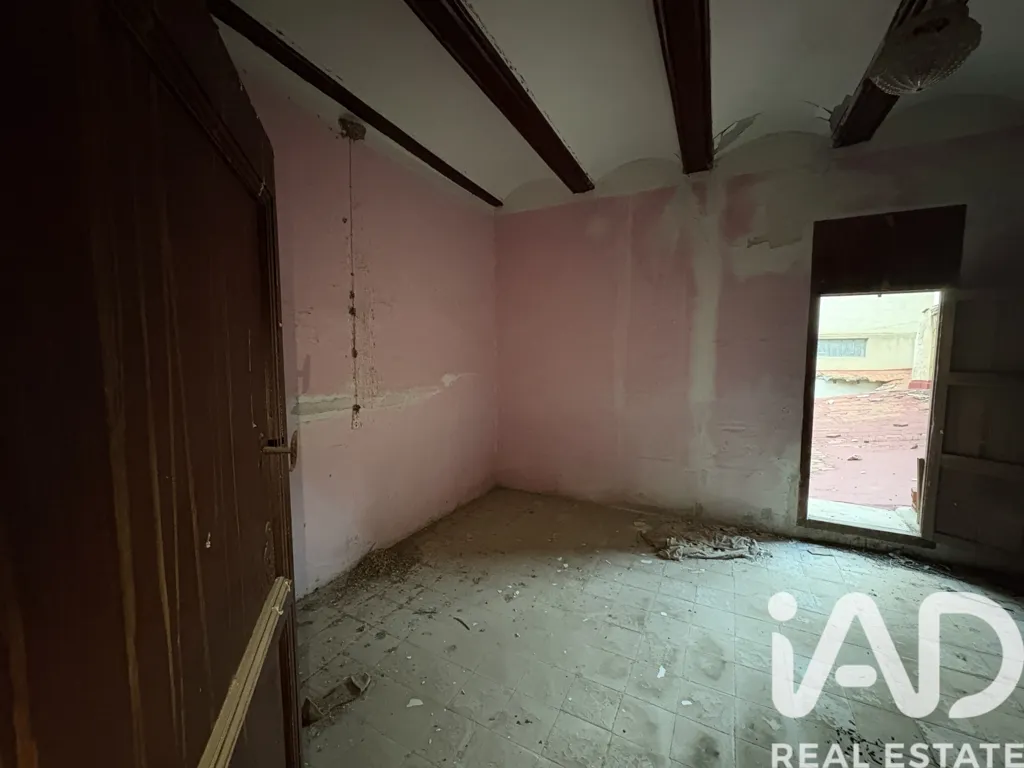 Rooms - Townhouse for Renovation in Llíria Centre