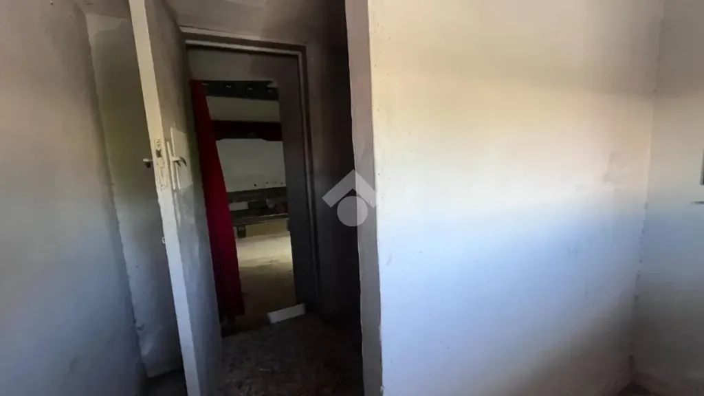 Entrée - Former Cinema with Dual Access in Mesagne