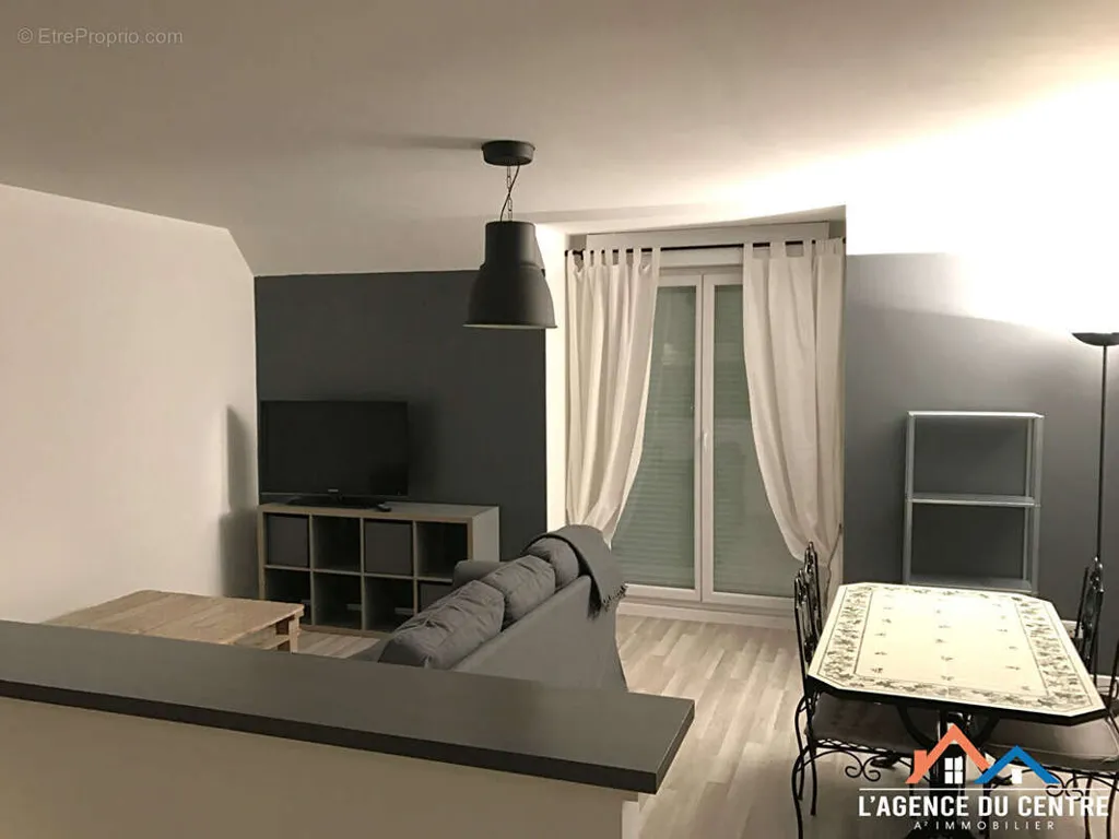 Elutuba - Mixed-Use Property with Garden in Guitrancourt