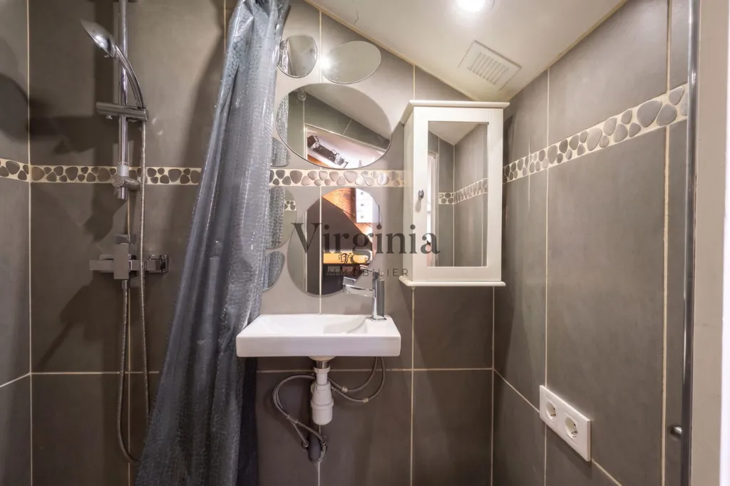Vannitoad - Studio with Balcony in Saint Maurice