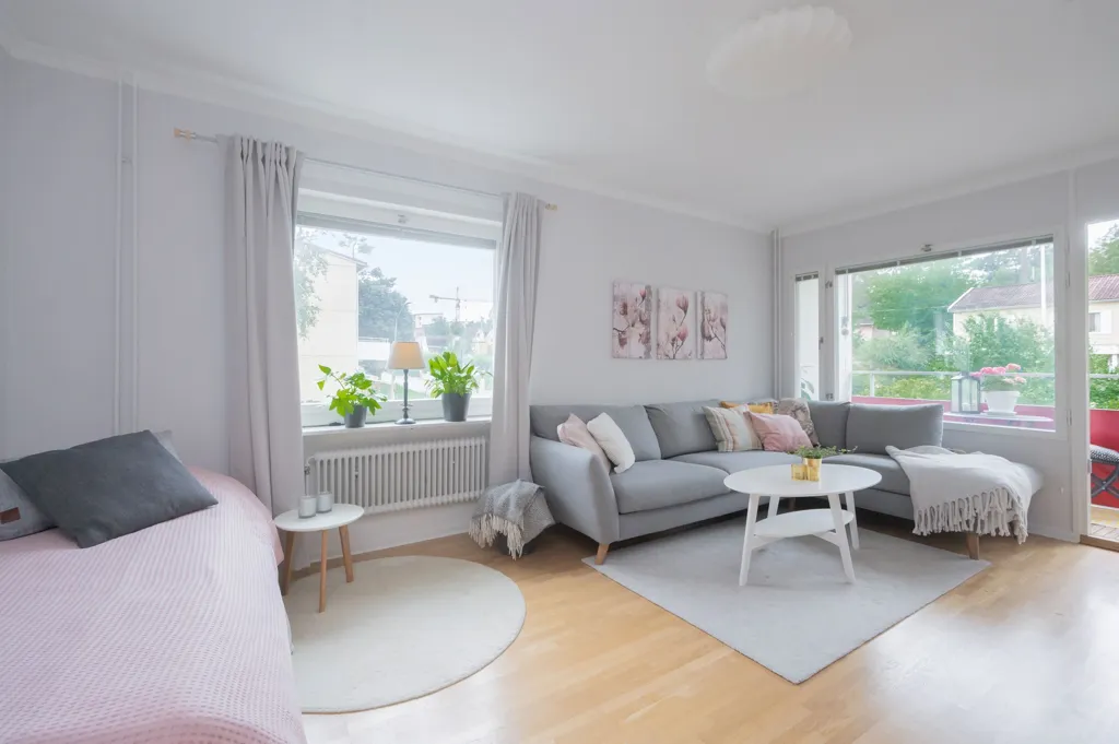 Wohnzimmer - Bright Apartment with Balcony near Stuvsta Centre
