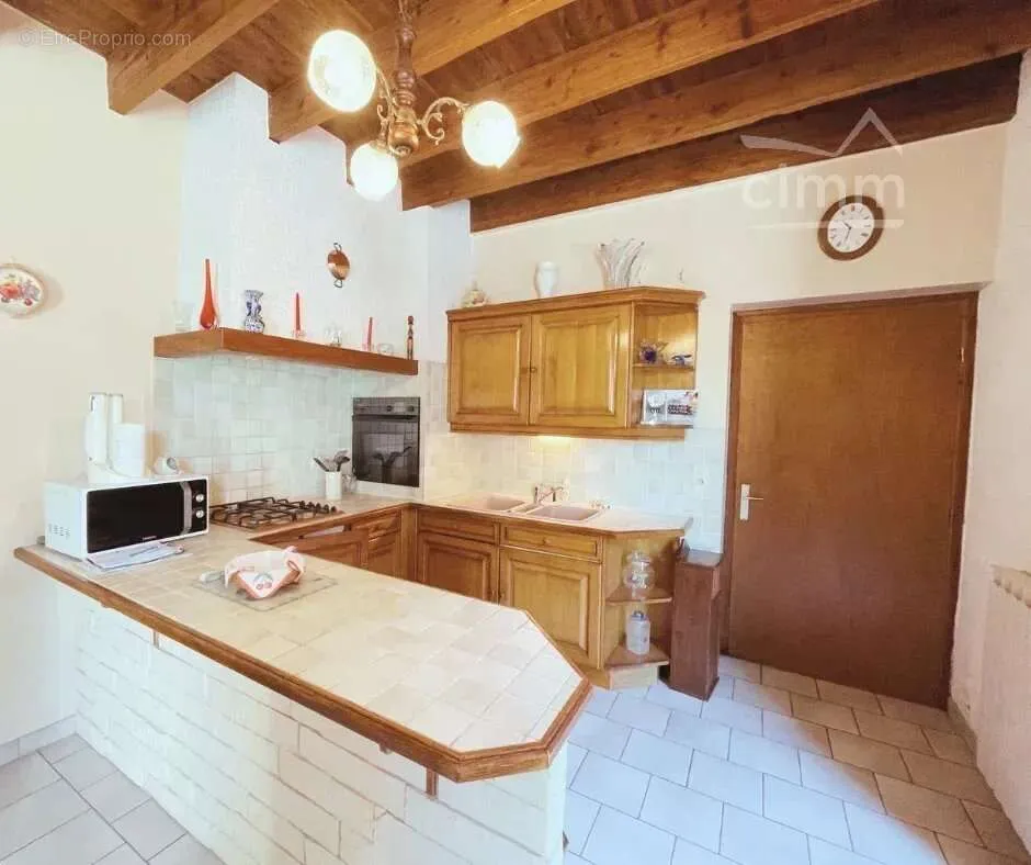Köök - Charming Village House with Courtyard in St Rambert